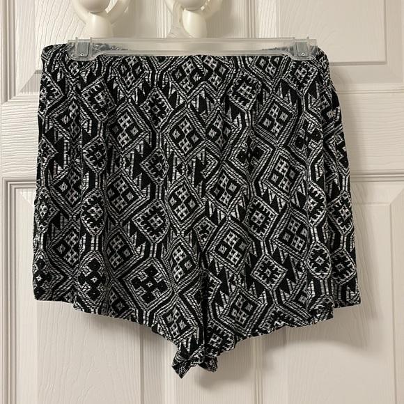 Garage Flowy Drawstring Shorts - Picture 3 of 4